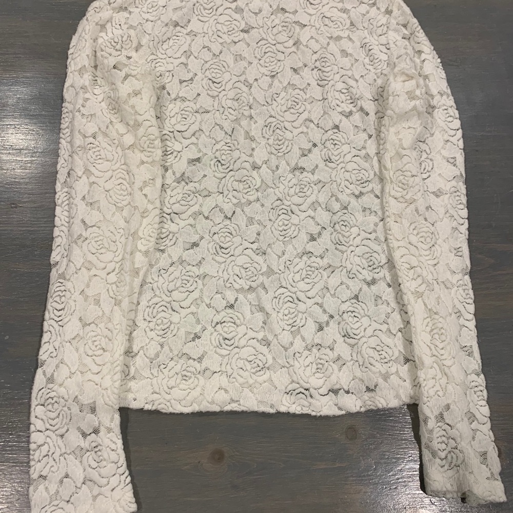 ⭐️Dynamite lace Blouse⭐️ - Picture 3 of 3